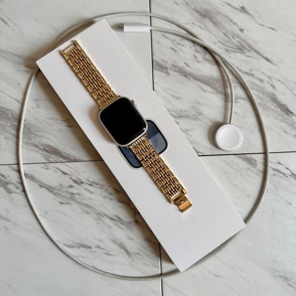 Apple Series 9 41mm GPS + Cellular Smartwatch w/ Charger Cable + Gold Link Band - Picture 4 of 4